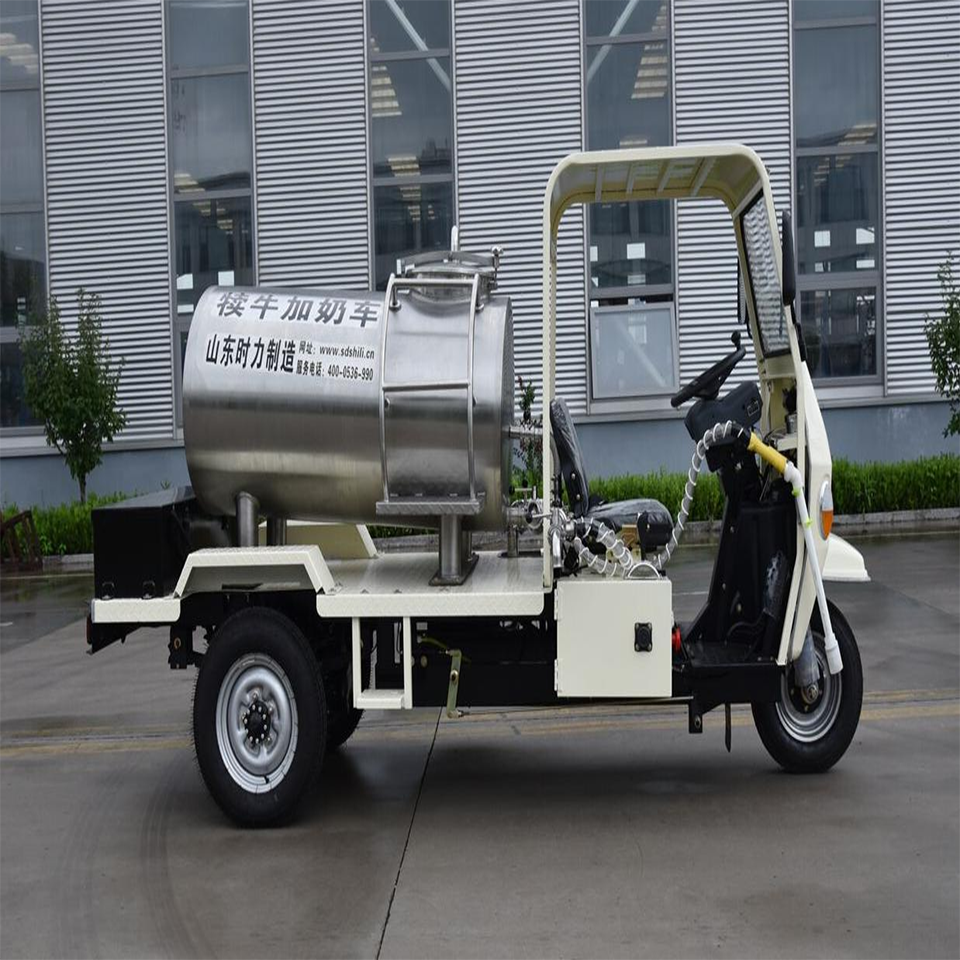 Mobile Milk Feeding Cart Dairy Farm Livestock Feeding 500L Capacity